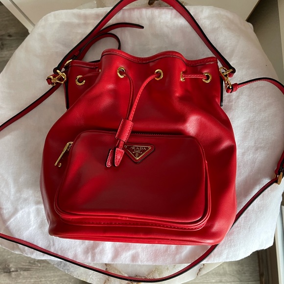 Authentic Prada leather bucket bag - Picture 4 of 7